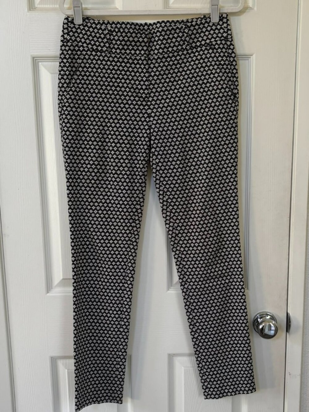 Ann Taylor Loft Marisa Black and White Geometric Print Skinny Ankle Pants 4 Tall - Picture 2 of 11